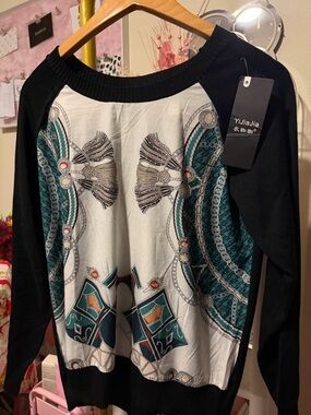 YiJiaJia Black Pullover Sweater with Teal & White Scarf Print